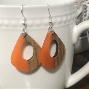 Wood and resin earrings - orange